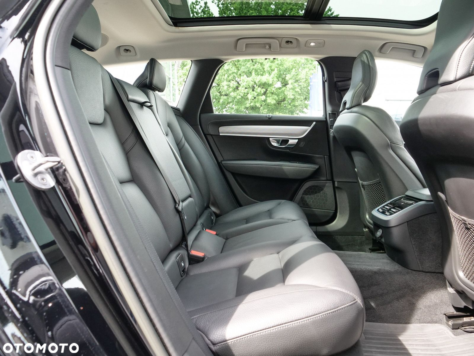 Volvo V90 Cross Country - 34