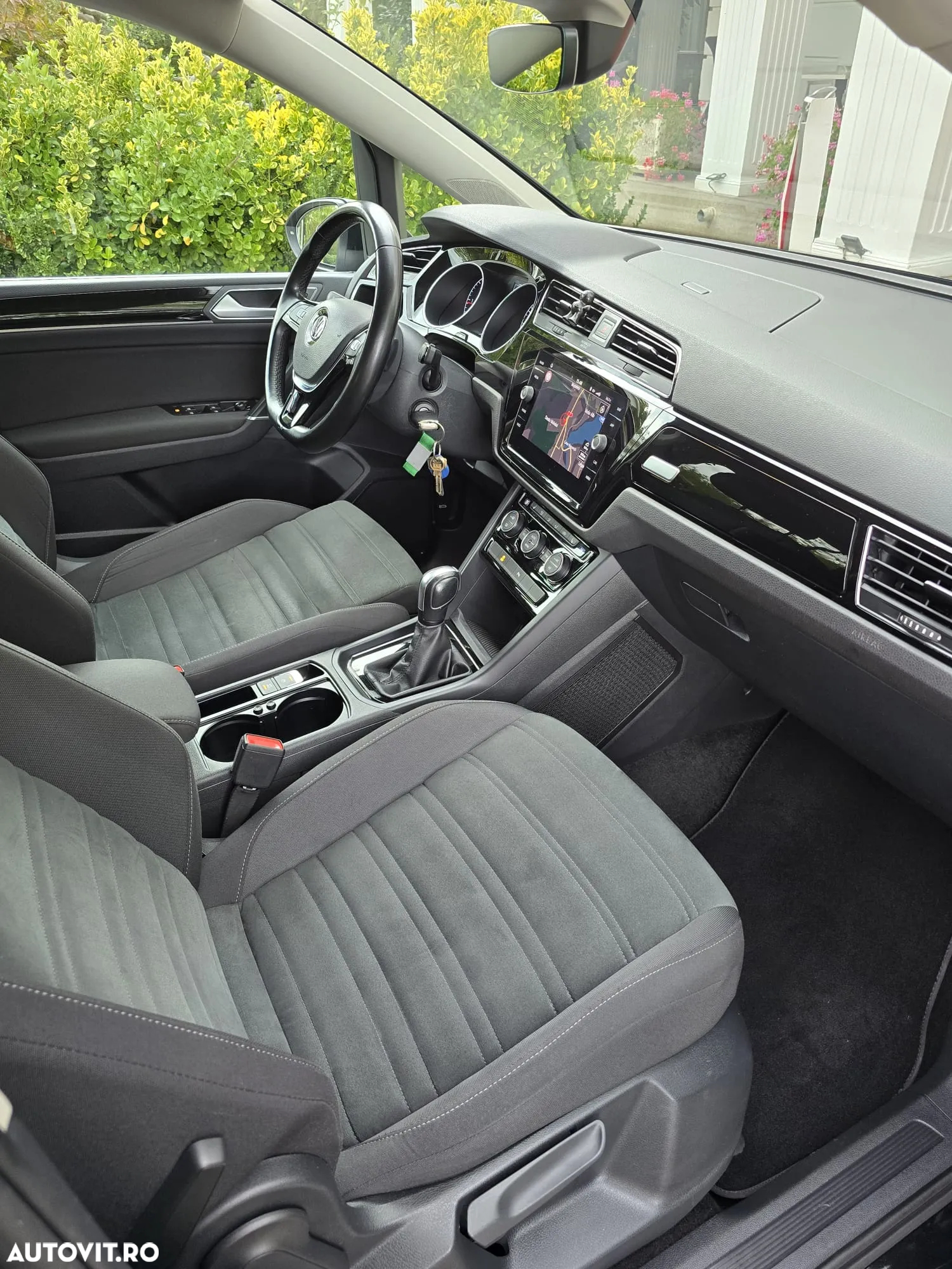 Volkswagen Touran 2.0 TDI DSG Highline - 9