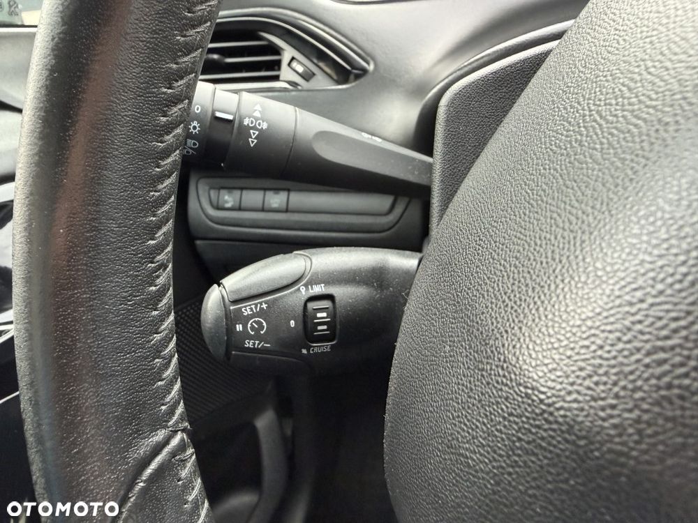 Peugeot 208 PureTech 82 Stop & Start Signature - 22