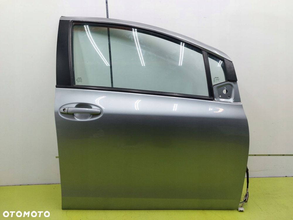 Drzwi przednie prawe przód TOYOTA YARIS II 2009-2011 LIFT 1F8 Srebrny - 1