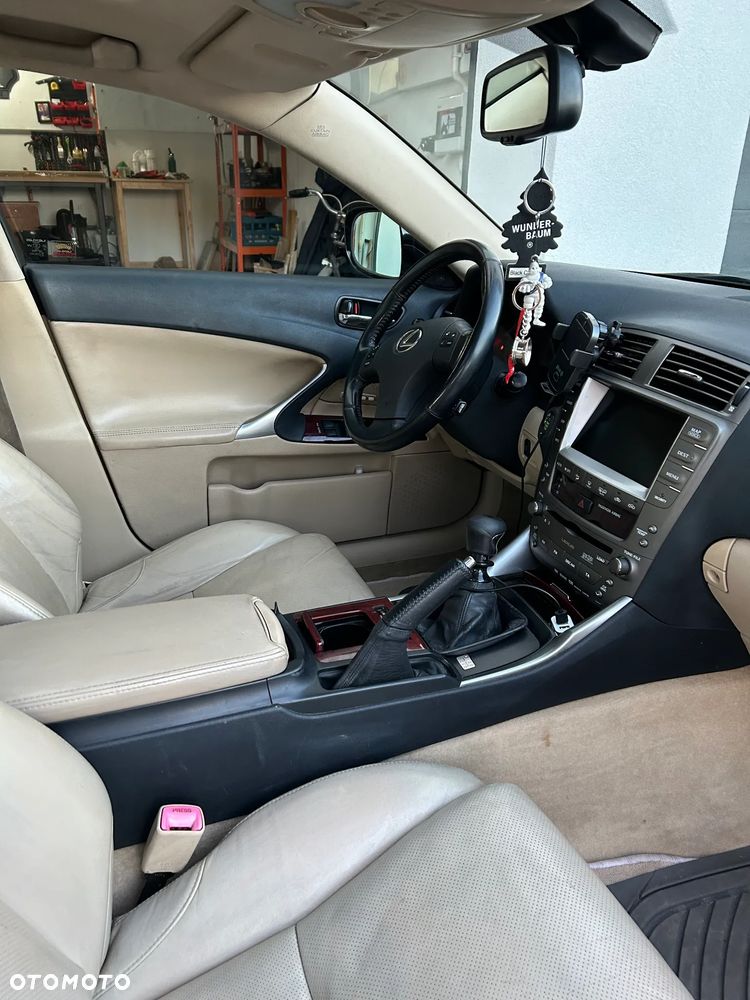 Lexus IS 220 D Prestige - 9