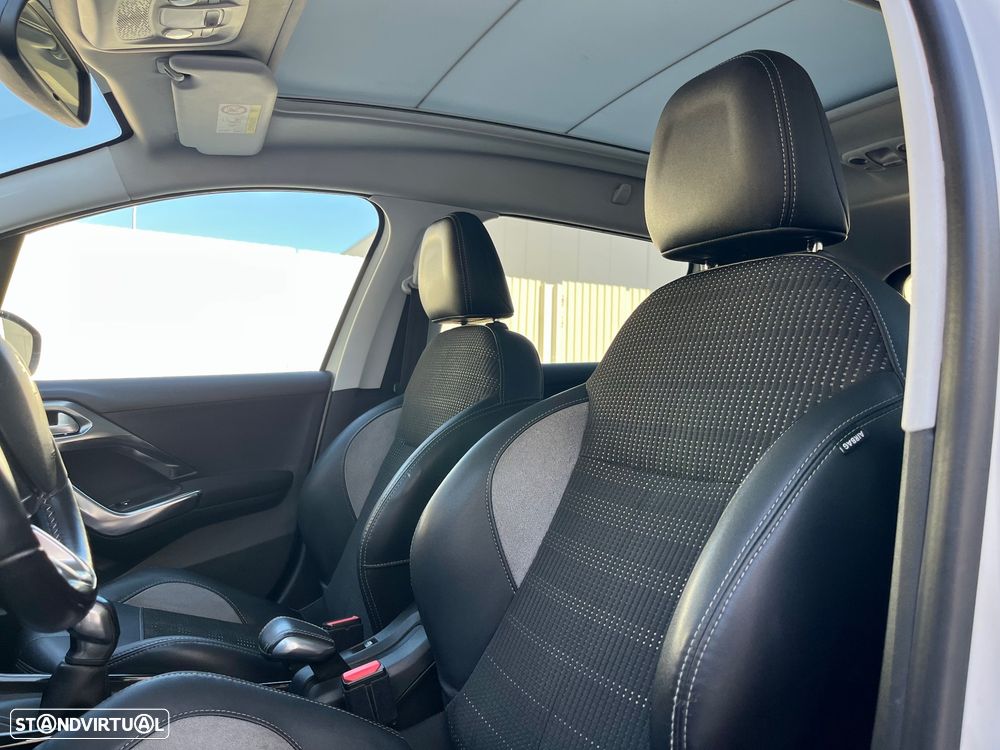 Peugeot 2008 1.2 PureTech Style - 3
