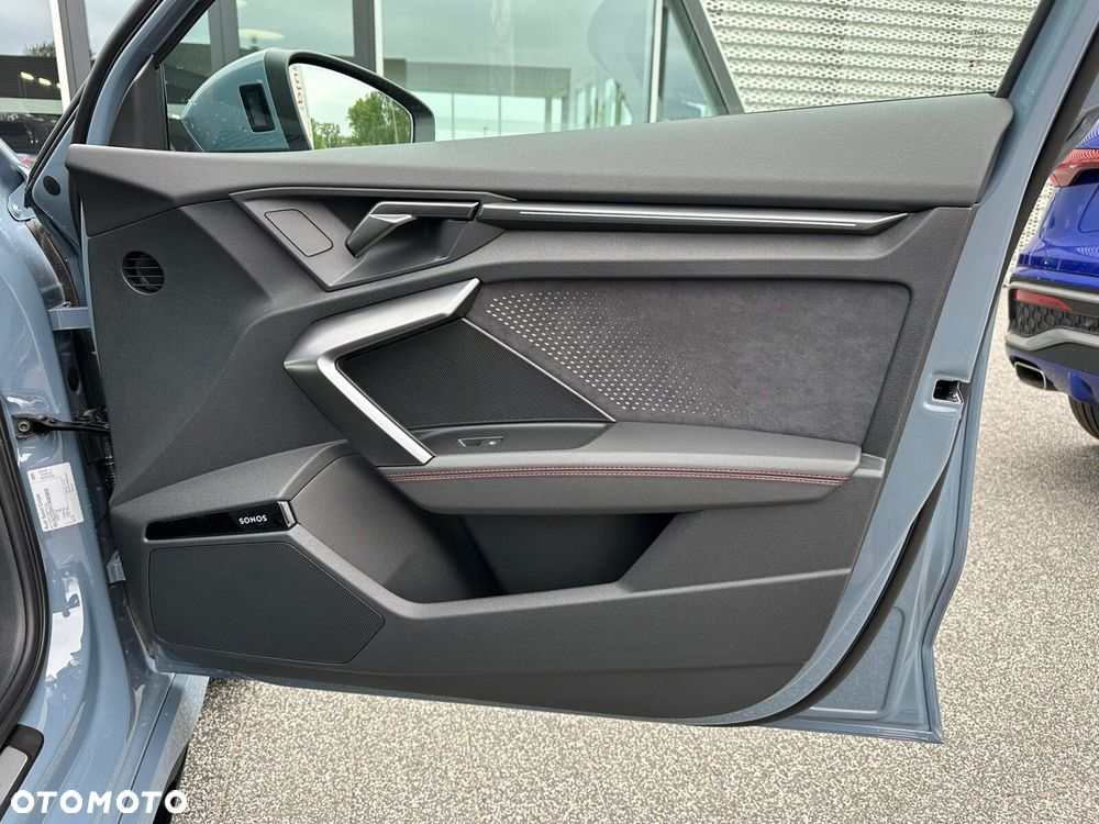 Audi RS3 Limousine - 22