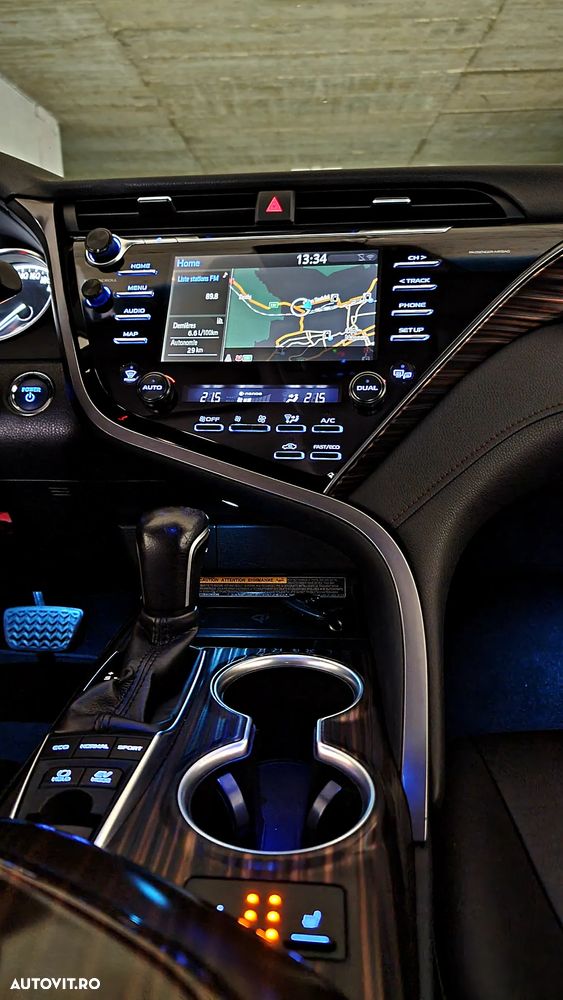 Toyota Camry 2.5 Hybrid Business - 10