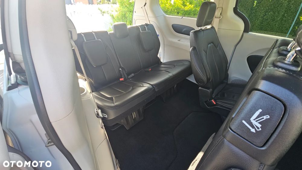 Chrysler Pacifica - 17