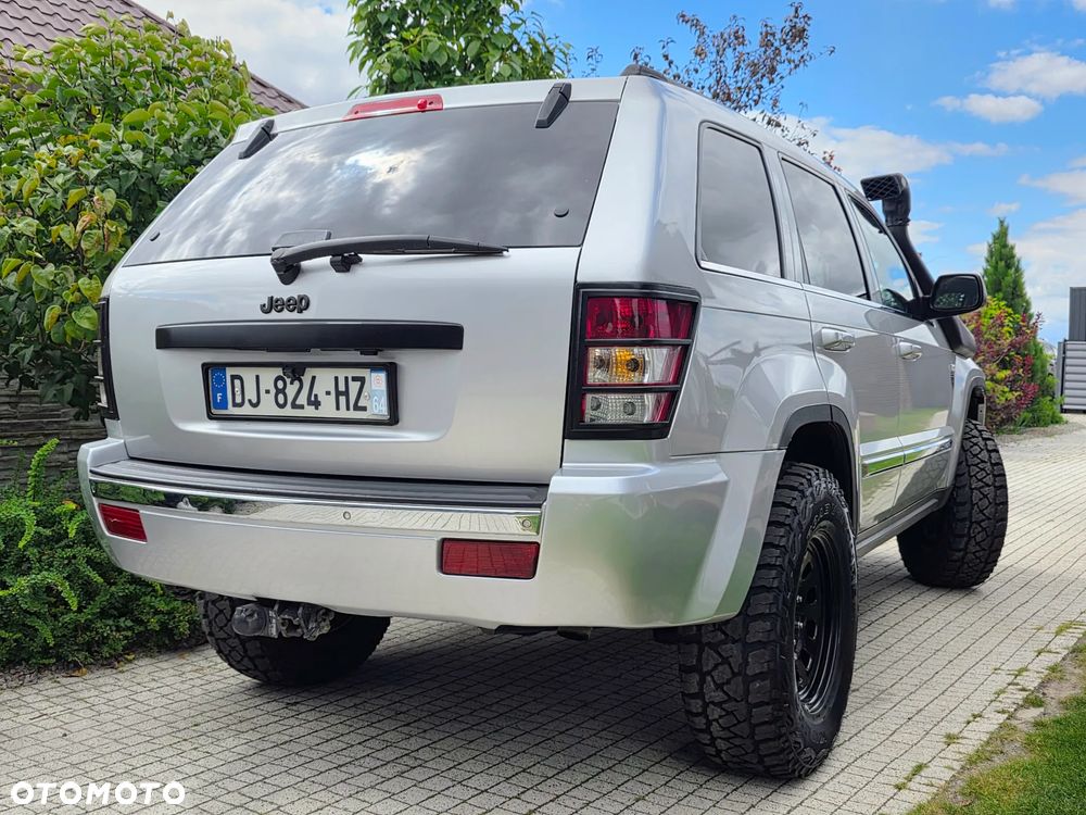 Jeep Grand Cherokee - 24