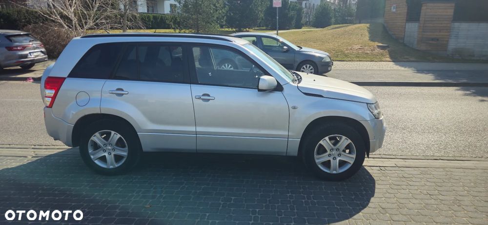 Suzuki Grand Vitara 2.0 - 9