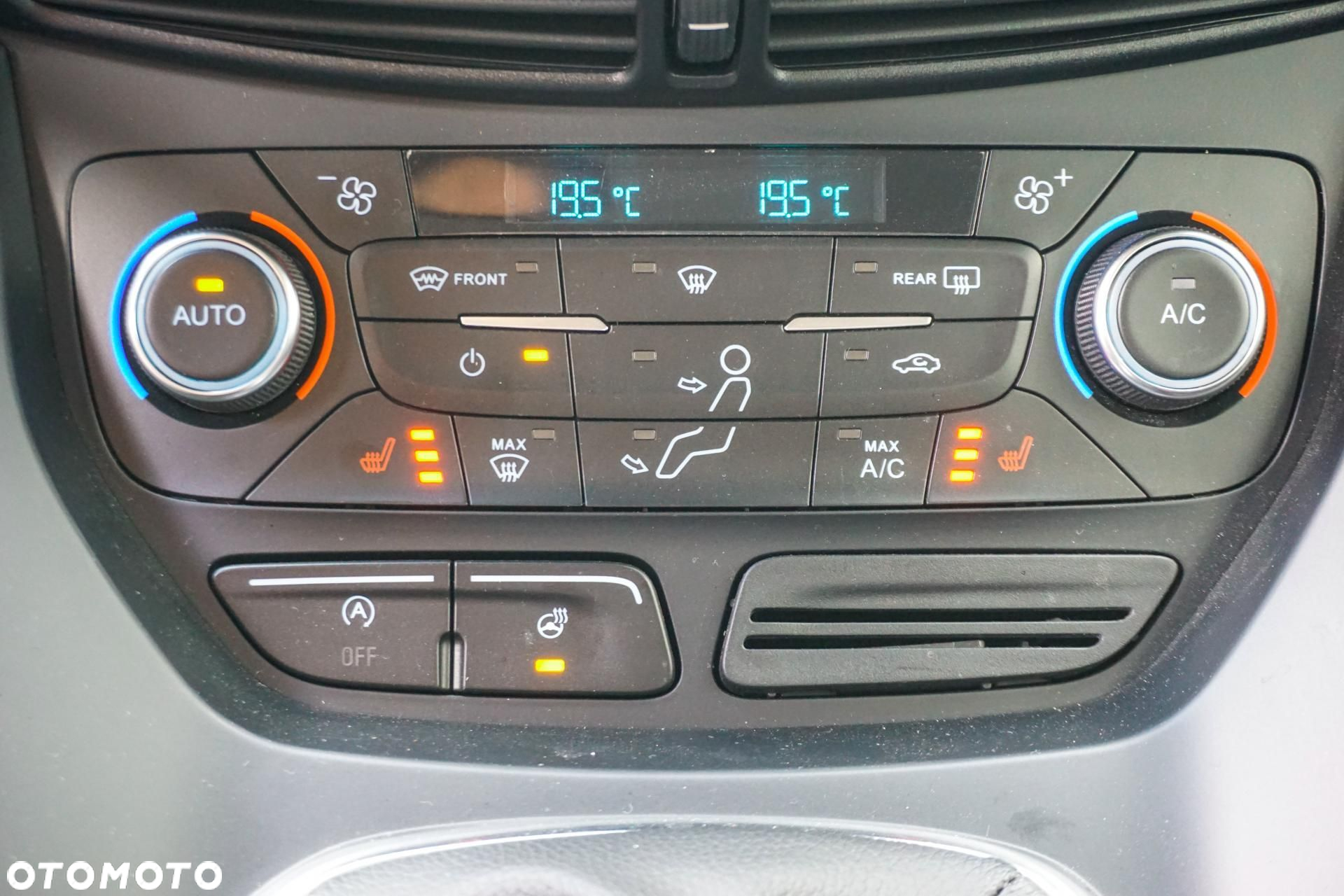 Ford Kuga - 25