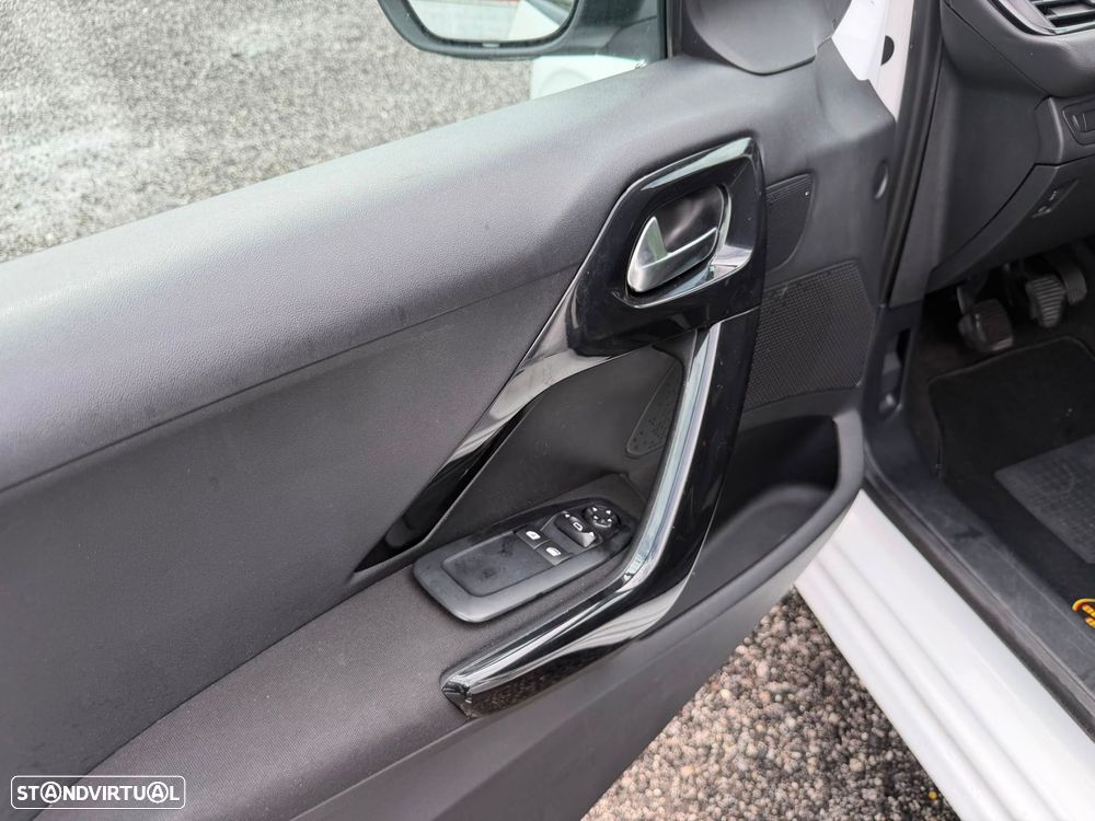 Peugeot 208 1.6 BlueHDi Style - 24