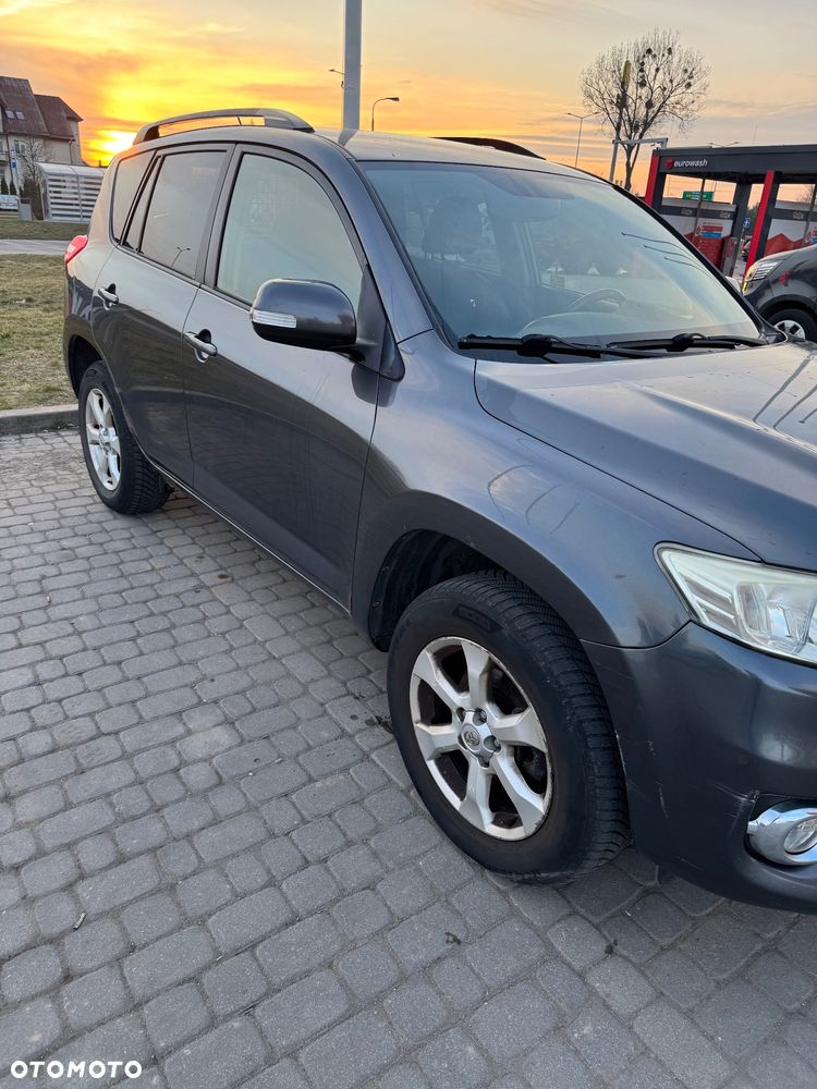 Toyota RAV4 - 6