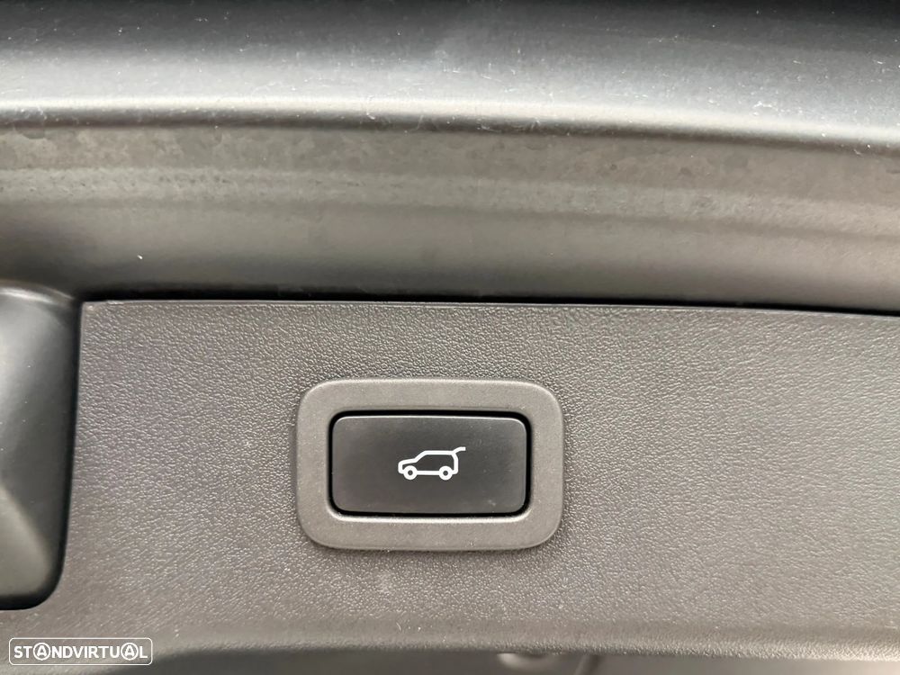 Jaguar XF 2.0 D200 R-Dynamic S AWD Aut. — fotografia 42