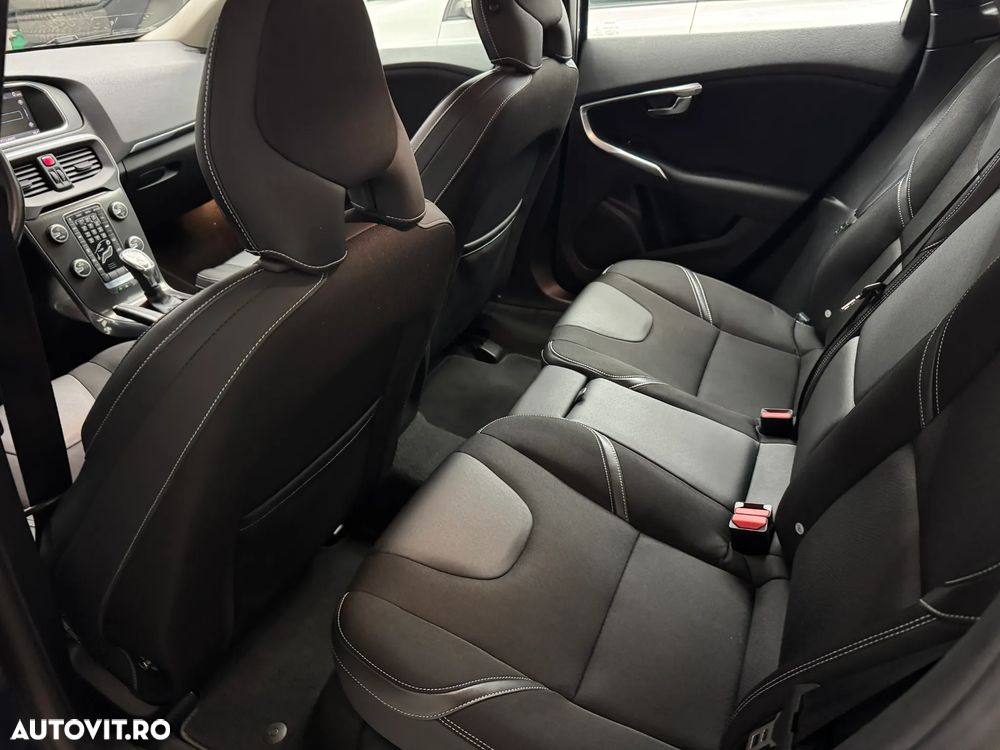 Volvo V40 D3 Geartronic Momentum - 17