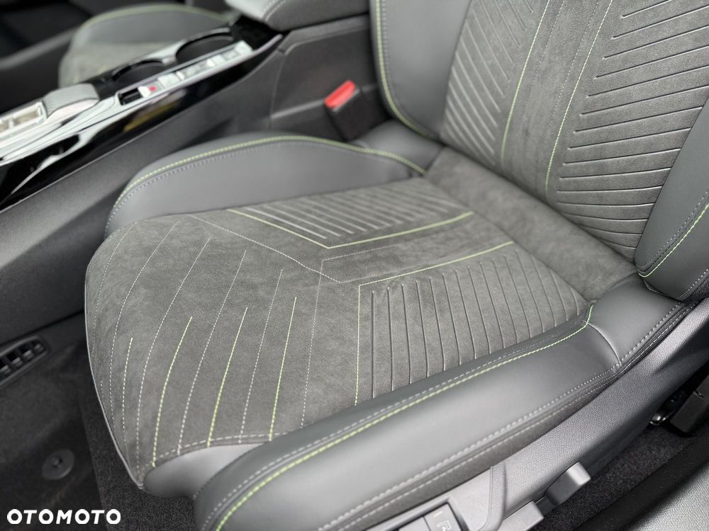 Peugeot 2008 PureTech mHEV GT E-DCS6 - 13