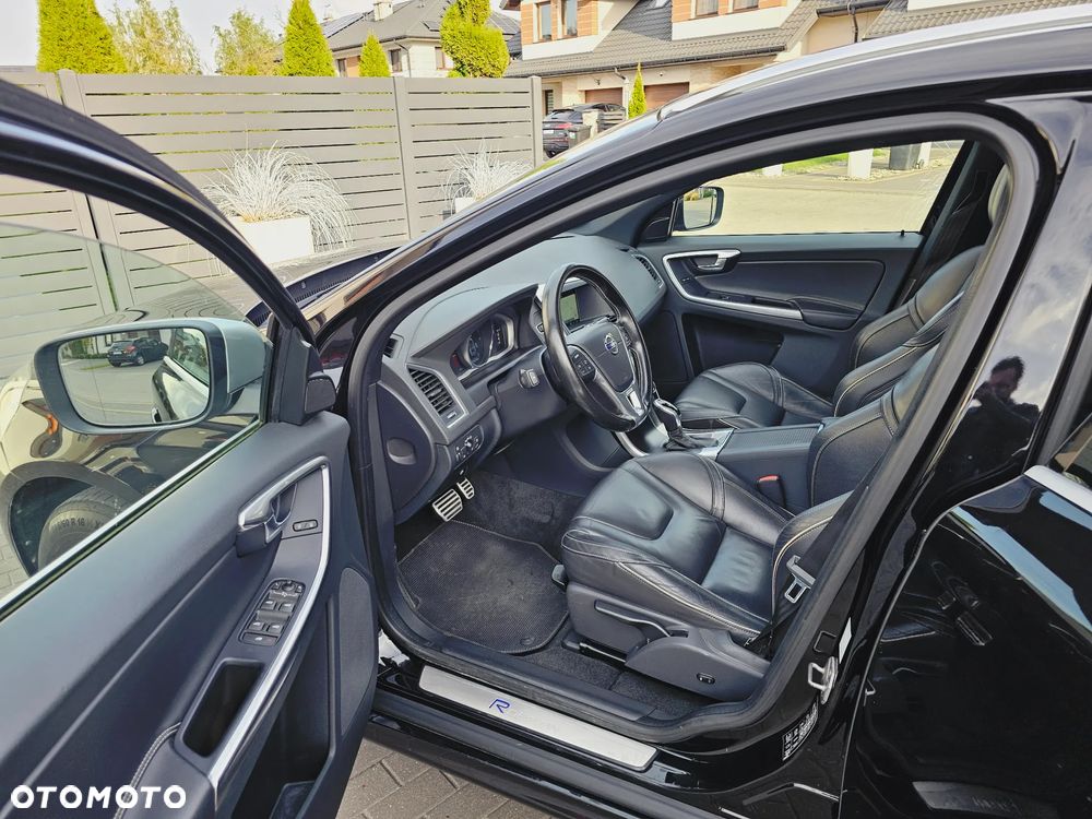 Volvo XC 60 D3 Drive-E R-Design Momentum - 16