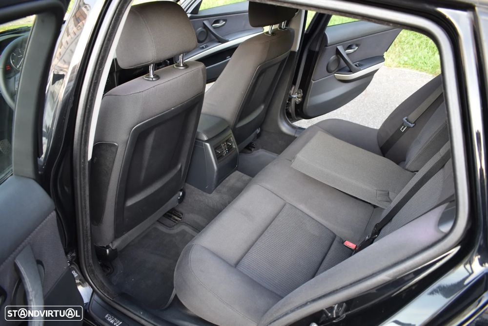 BMW 318 d Navigation Sport - 30