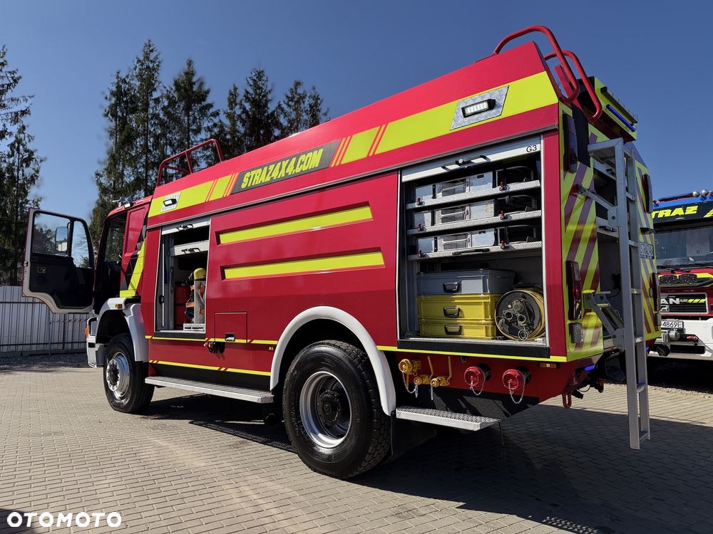 MAN Wóz strażacki CIĘŻKI Pojazd pożarniczy Straż pożarna MAN 18.284 4x4 6t wody+piana, CNBOP, działko dachowe, skrzynie dachowe, łańcuchy podrzutowe - 2