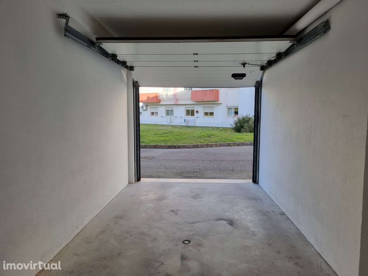 Arrenda-se Garagem Box Cartaxo - Grande imagem: 5/6