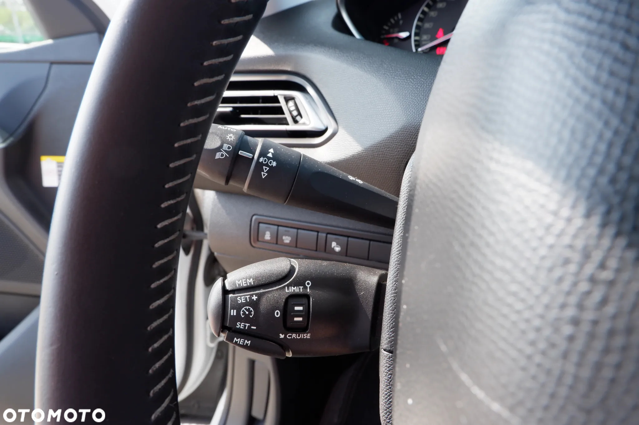 Peugeot 308 SW BlueHDi 150 Automatik Stop & Start Allure - 16