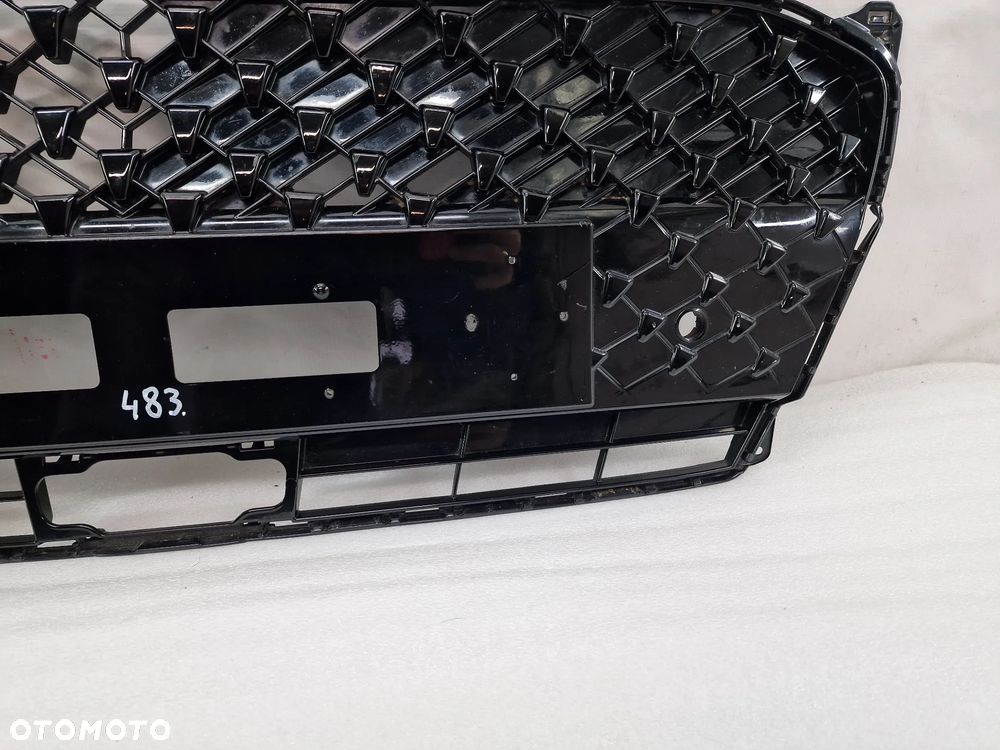 TOYOTA AYGO X CROSS 20- KRATKA ŚRODKOWA ZDERZAKA PRZEDNIEGO PRZÓD , NA PDC , NR 53111-0H140 , 53111-0H080 , NR AUKCJI KR483 - 7