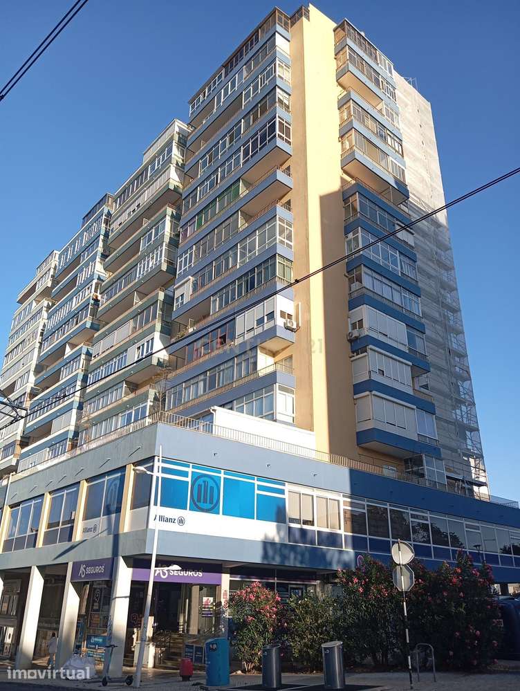 Apartamento T3 com Vista Panorâmica em Almada - Grande imagem: 4/23