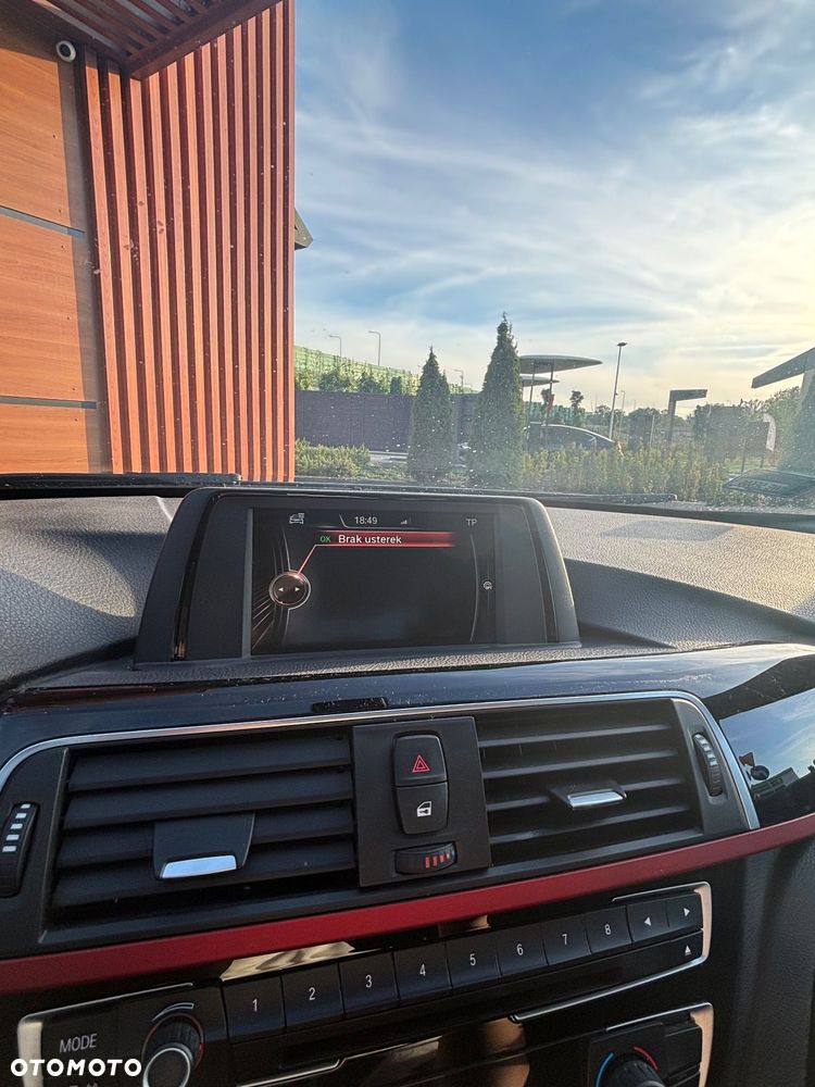 BMW Seria 3 318i Sport Line - 10