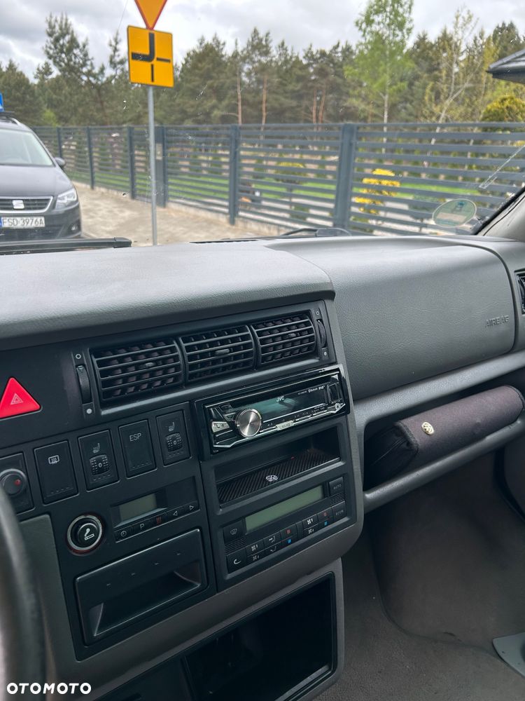 Volkswagen Multivan - 12