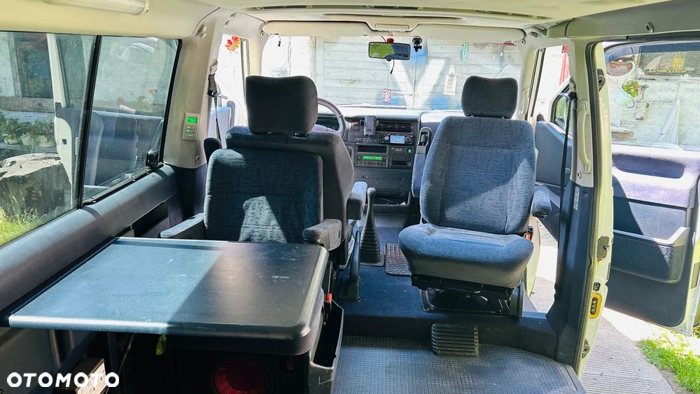 Volkswagen Multivan - 10