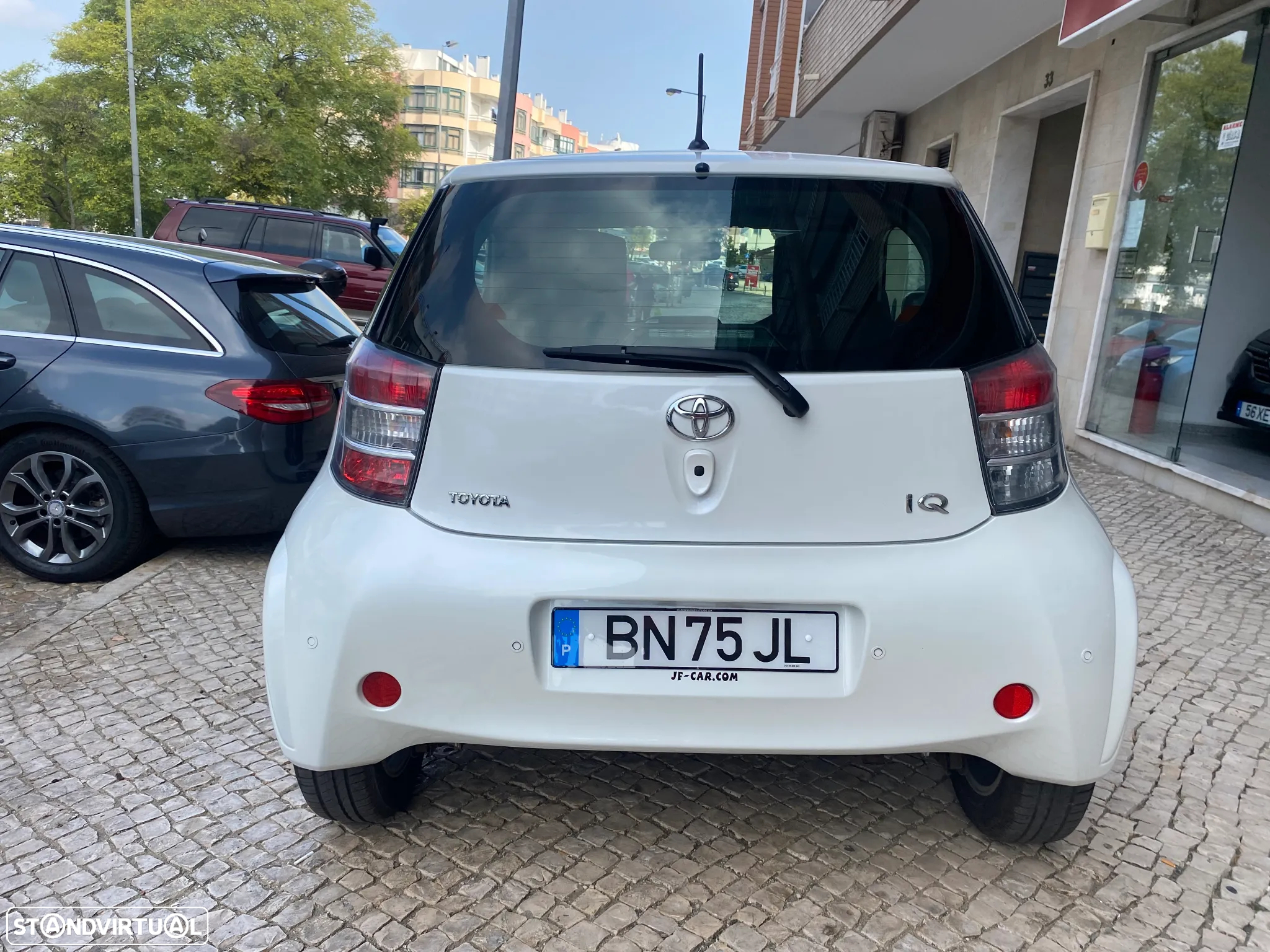 Toyota iQ 1.0 VVT-i - 23