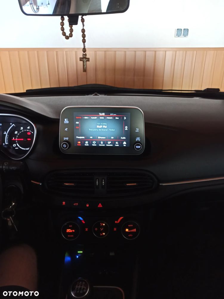 Fiat Tipo 1.4 16V Lounge EU6d - 9