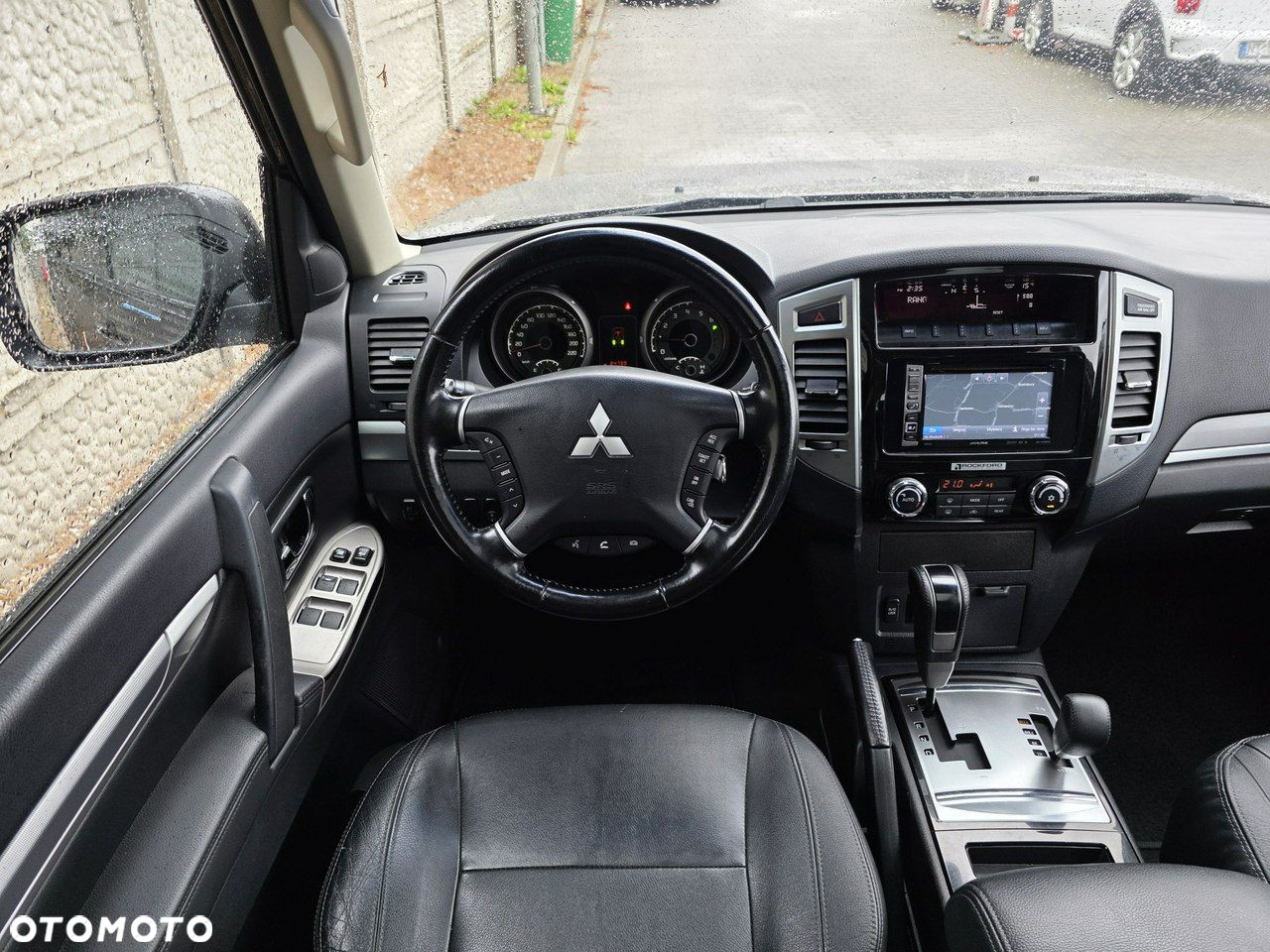 Mitsubishi Pajero - 15