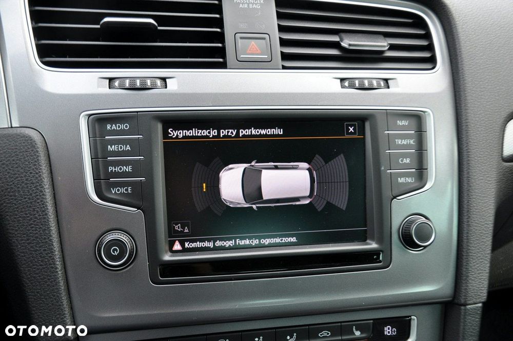 Volkswagen Golf - 32