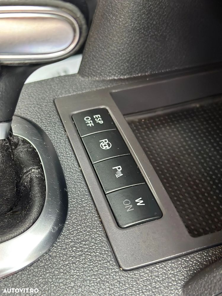 Volkswagen Touran 2.0 TDI DPF DSG Cross - 7