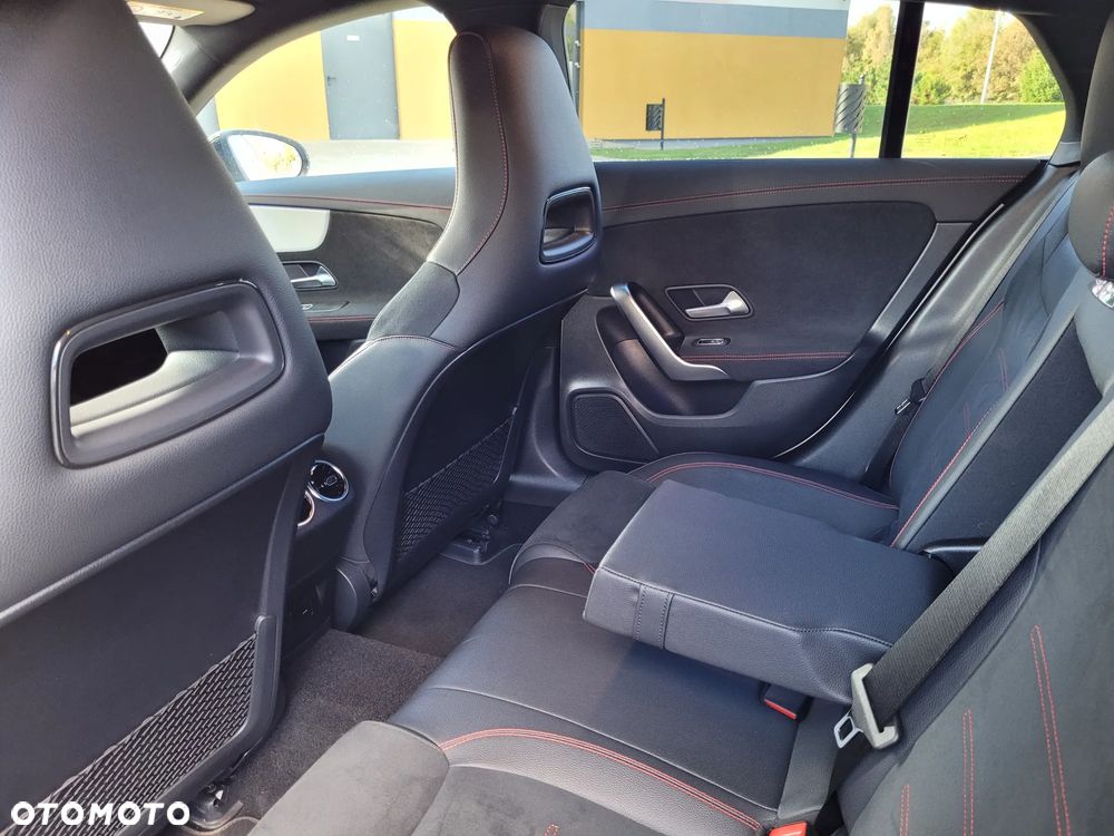 Mercedes-Benz CLA 200 AMG Line 7G-DCT - 24