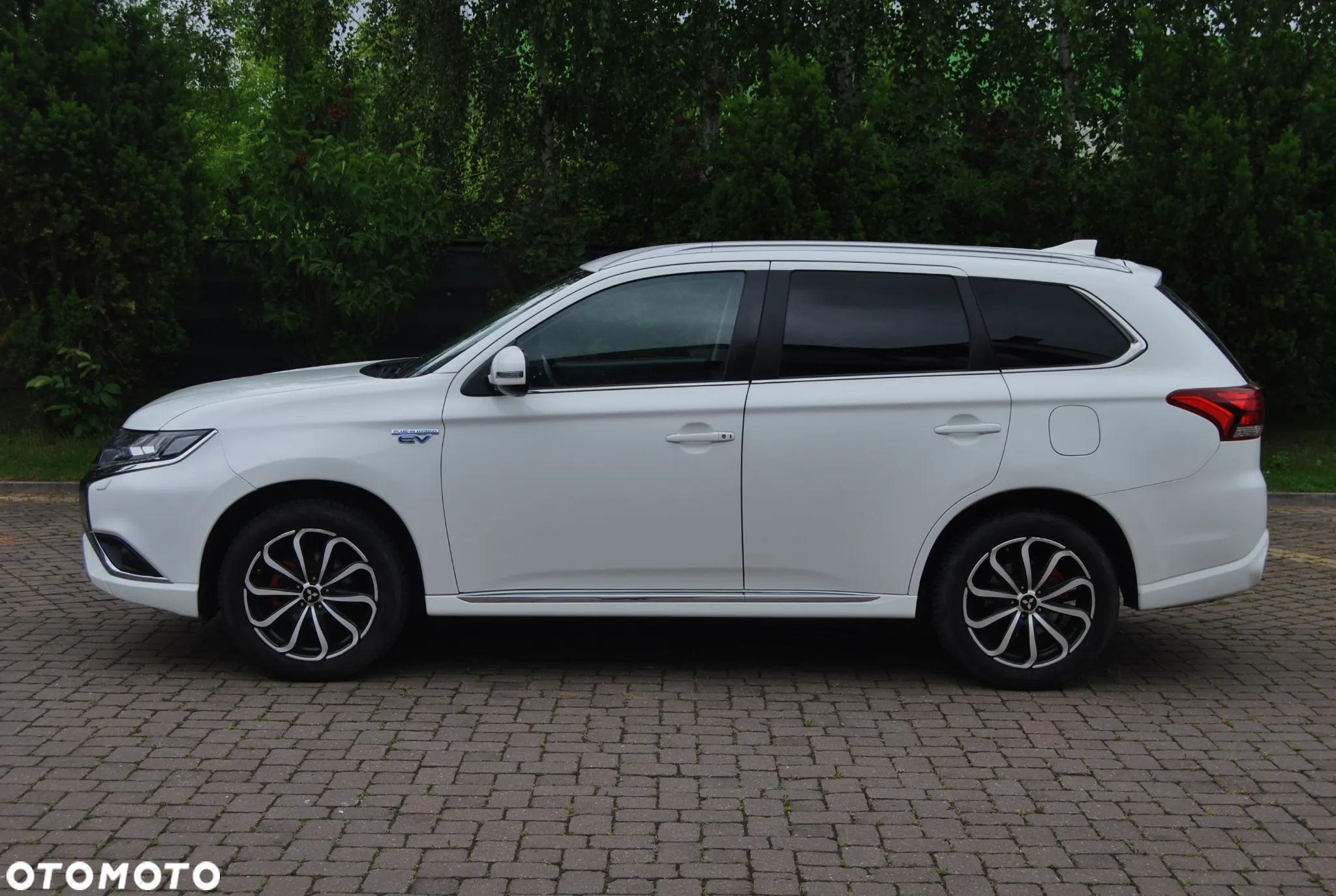 Mitsubishi Outlander 2.0 4WD Plug-In Hybrid Top - 17