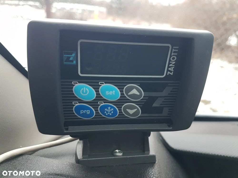 Renault MASTER CHŁODNIA AGREGAT 6EP IZOTERMA 3,33x2,11x2,00 KLIMA DMC 3500 KG MANUAL KRAJOWY - 23