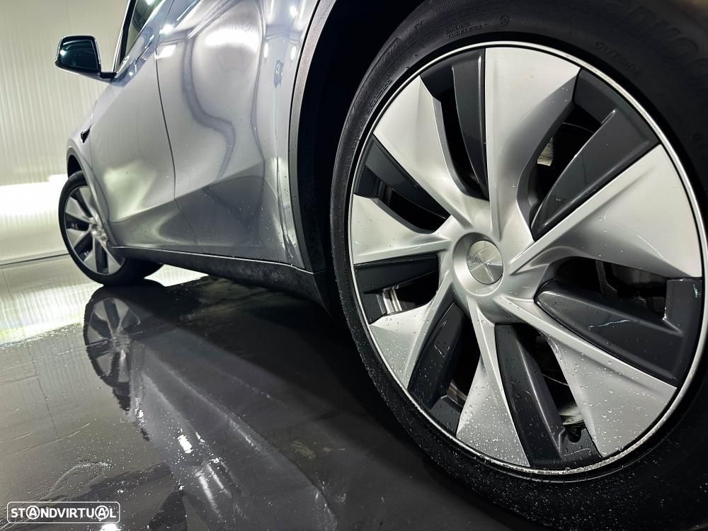 Tesla Model Y Long Range Dual Motor AWD - 8
