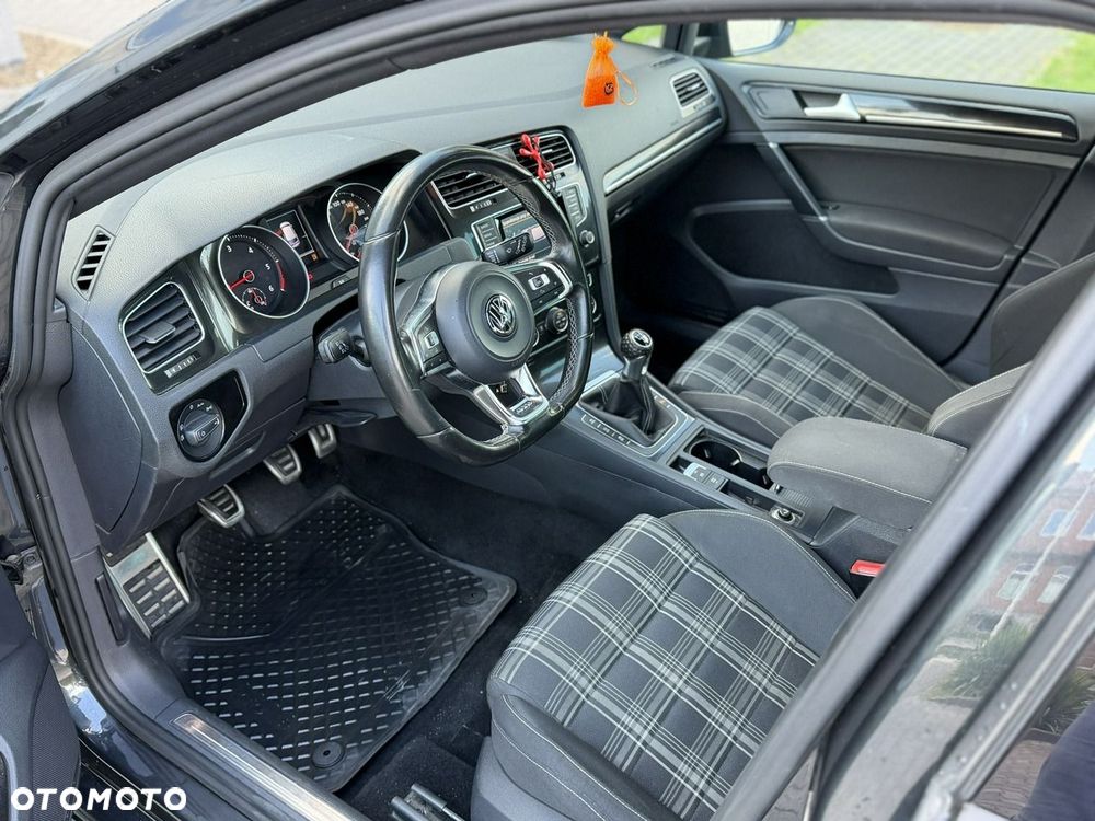 Volkswagen Golf - 14