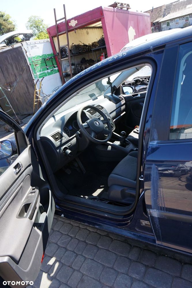 VOLKSWAGEN GOLF V 5D HB 2005 LA5G 1.6 8V BGU 102KM FVH SREBRNY na części - 16