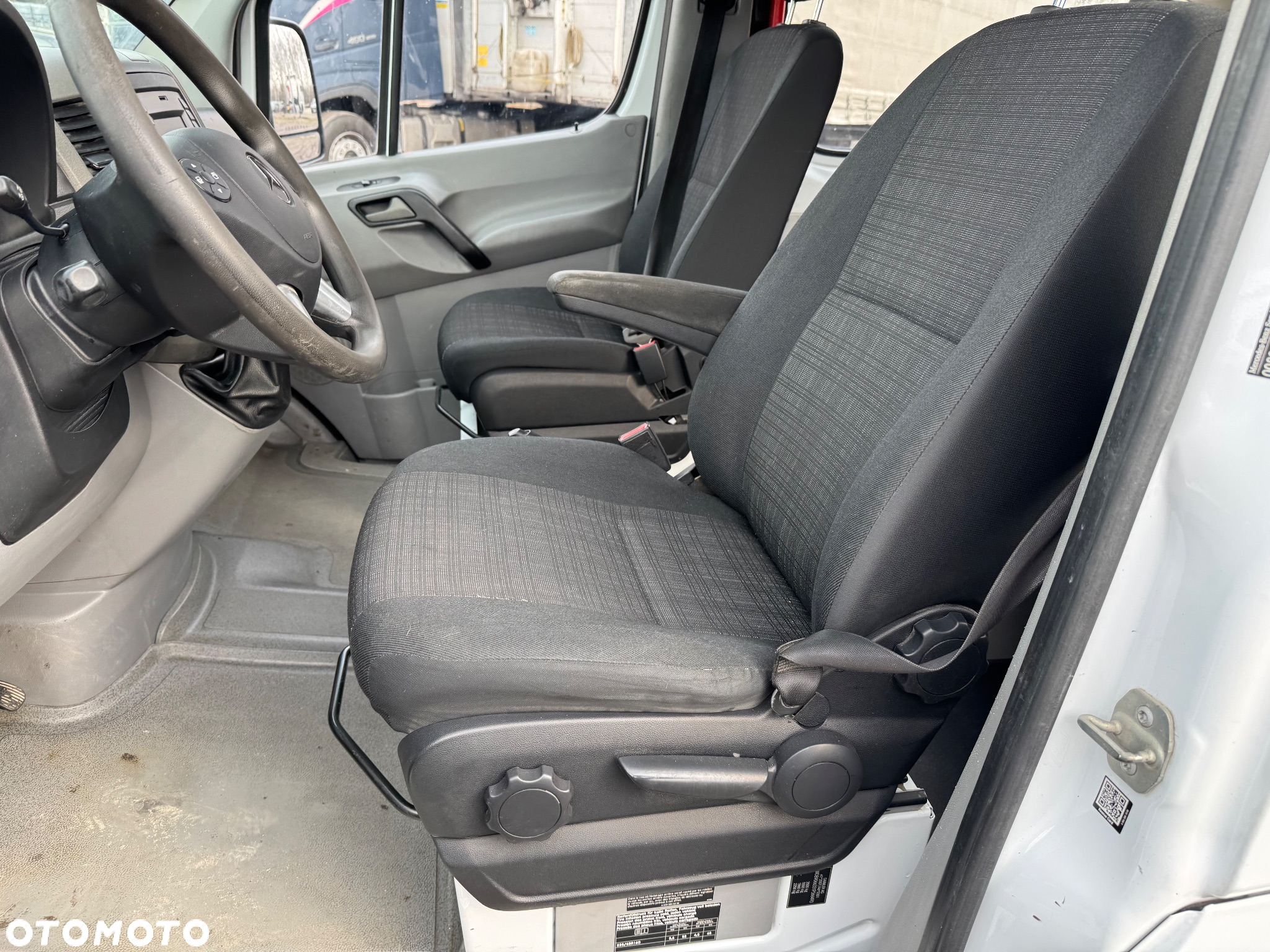 Mercedes-Benz Sprinter 2017r. Brygadówka Klima NAVI 2 x Parktronic Przetwornica 230V Belka Sygnalizacyjna Kamera LIFT - 24