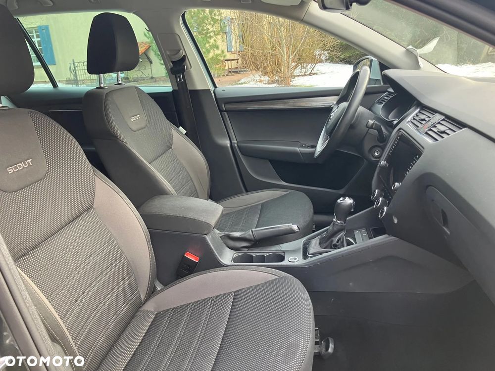 Skoda Octavia Scout 2.0 TDI 4x4 DSG - 20