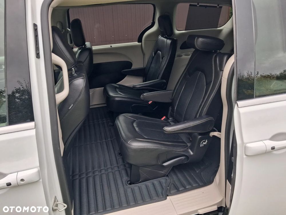 Chrysler Pacifica - 14