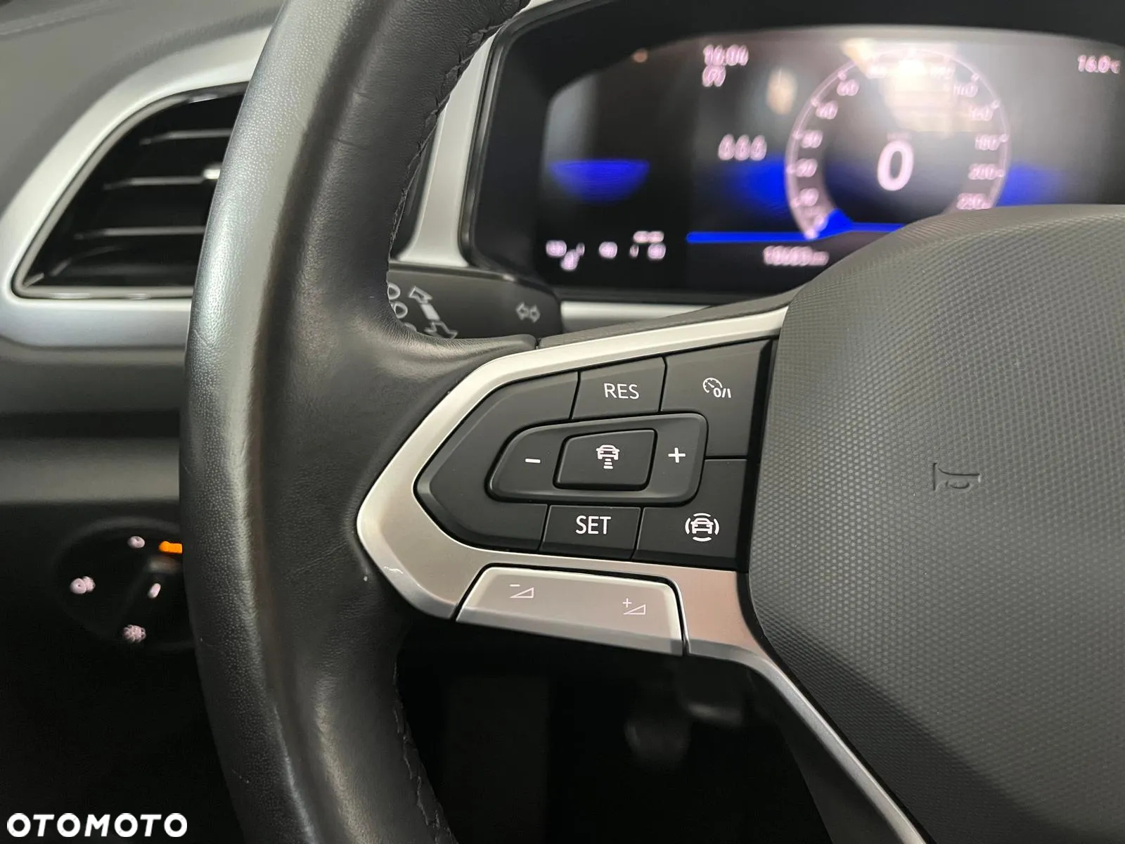Volkswagen T-Roc 1.5 TSI Life - 26