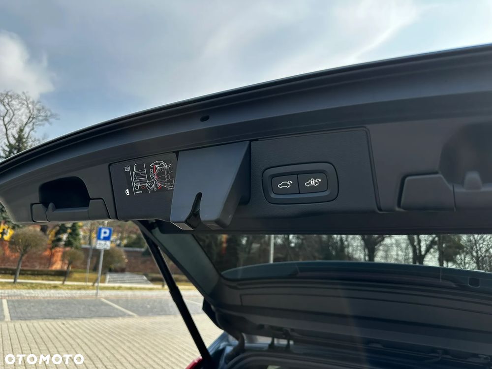 Volvo XC 60 D5 AWD R-Design - 19