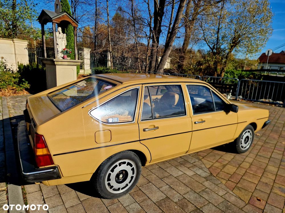 Volkswagen Passat - 12