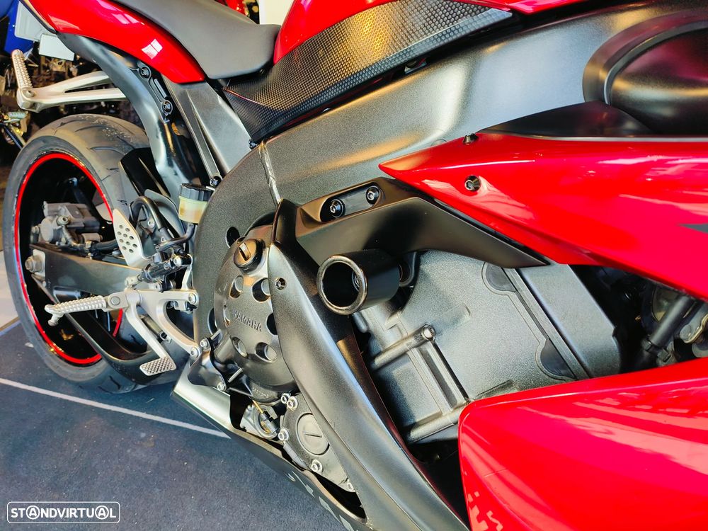 Yamaha YZF R1 - 3