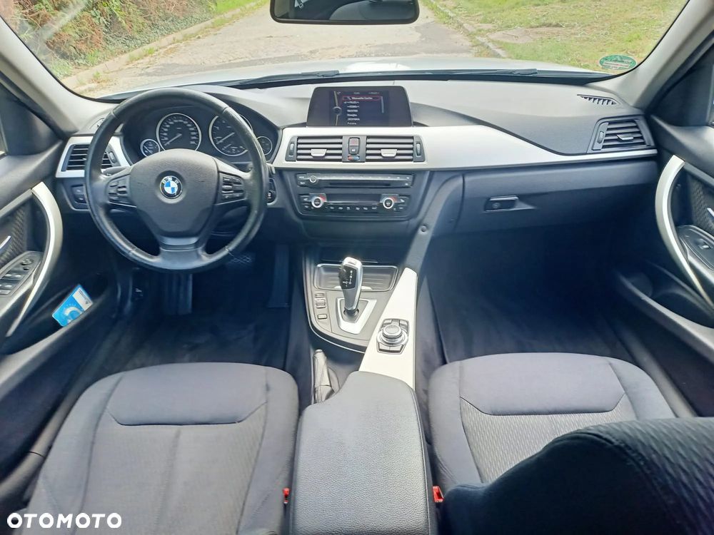 BMW Seria 3 320d Touring Sport-Aut - 9