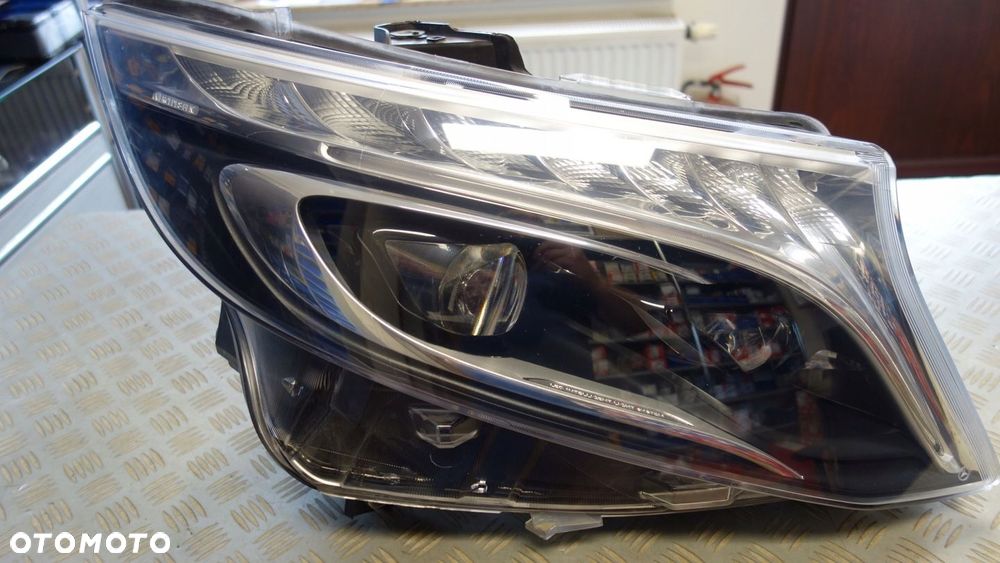 LAMPA PRAWA PRZÓD MERCEDES VIANO W447 A4479060201 - 1