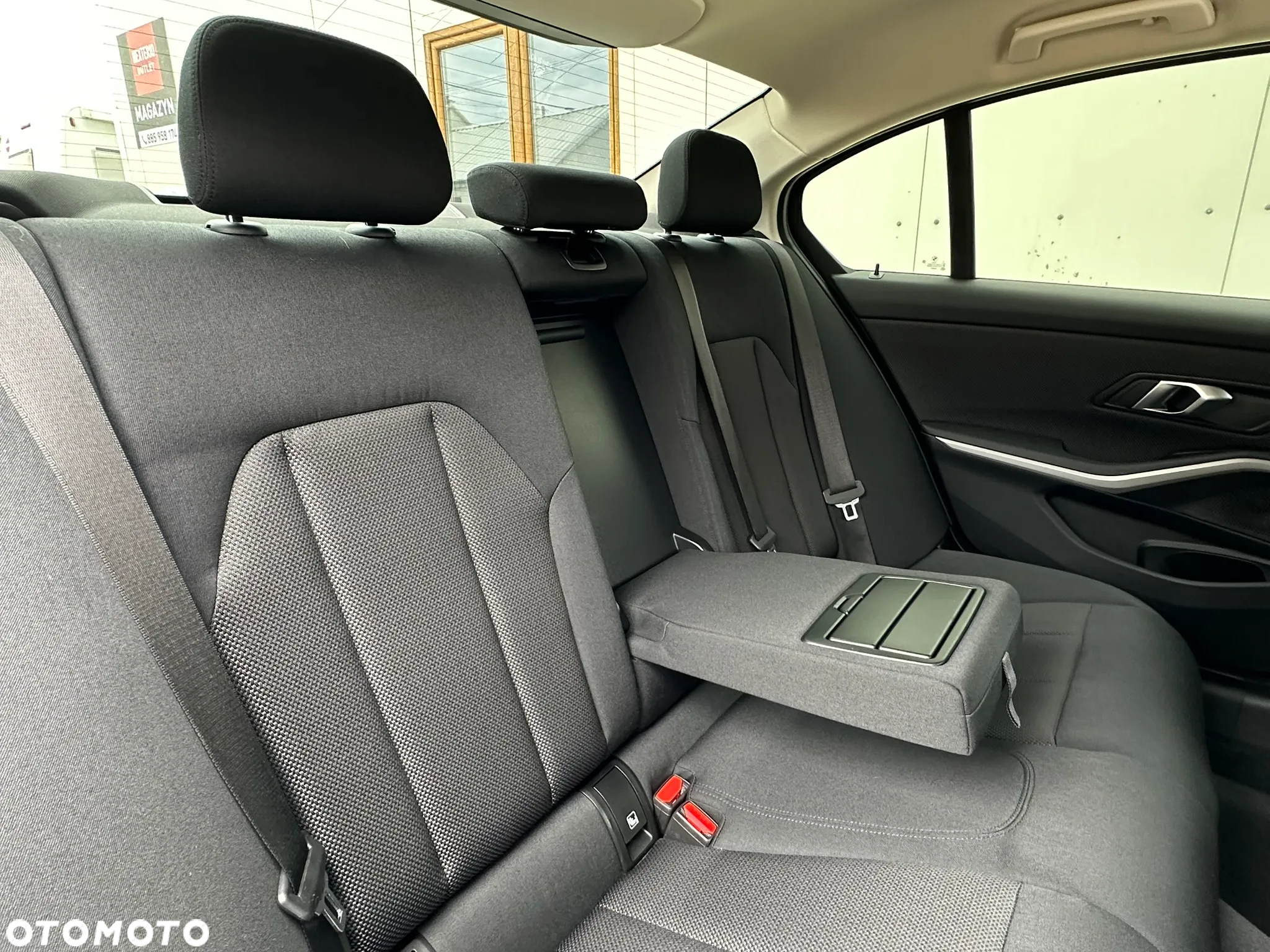 BMW Seria 3 330i Sport - 28