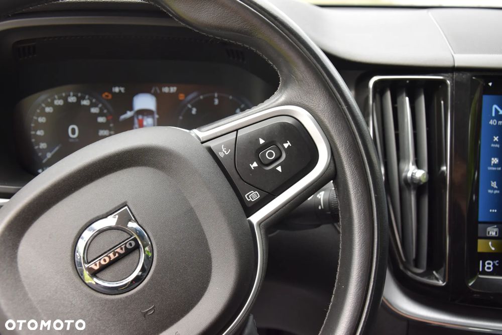 Volvo XC 60 B4 D AWD Geartronic Momentum Pro - 40