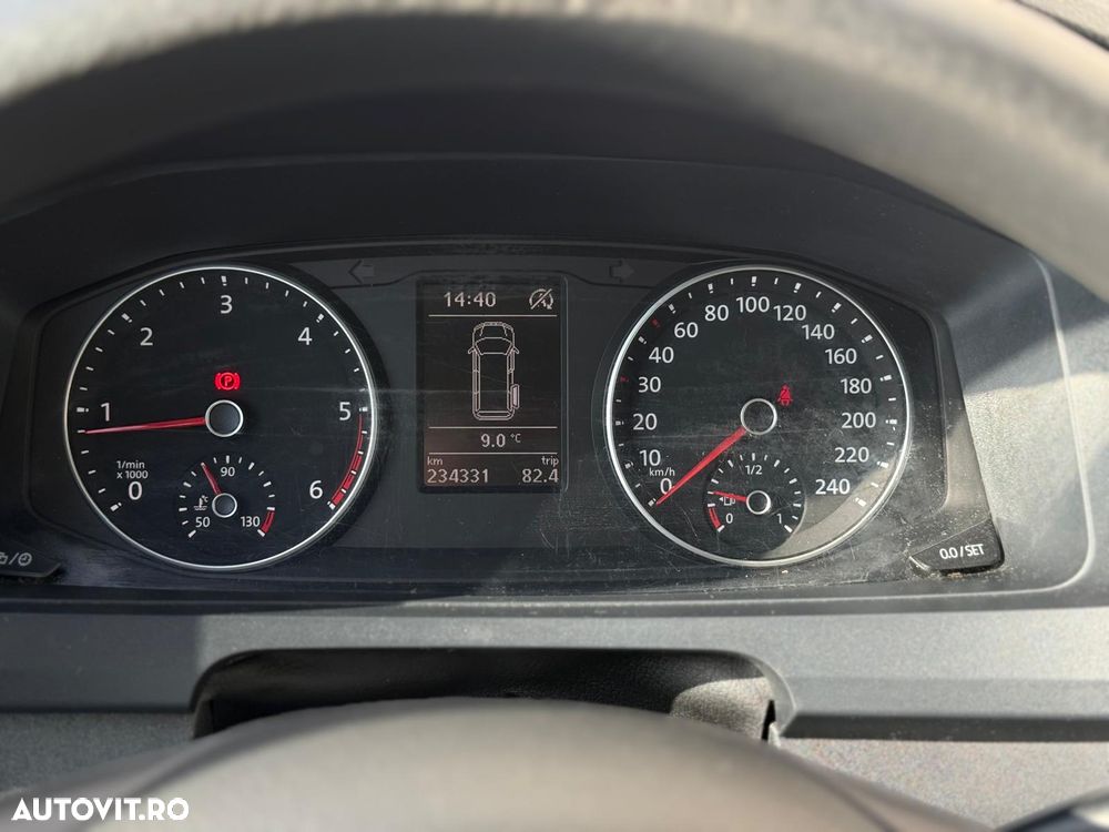 Volkswagen Caravelle - 13